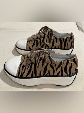Women’s Tan Zebra Print Lace-Up Sneakers 8.5